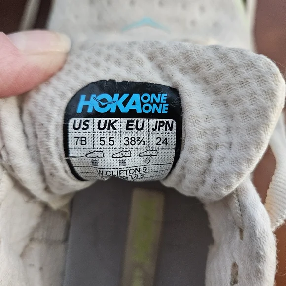 HOKA Clifton 9 size 7 womens - Picture 6 of 15